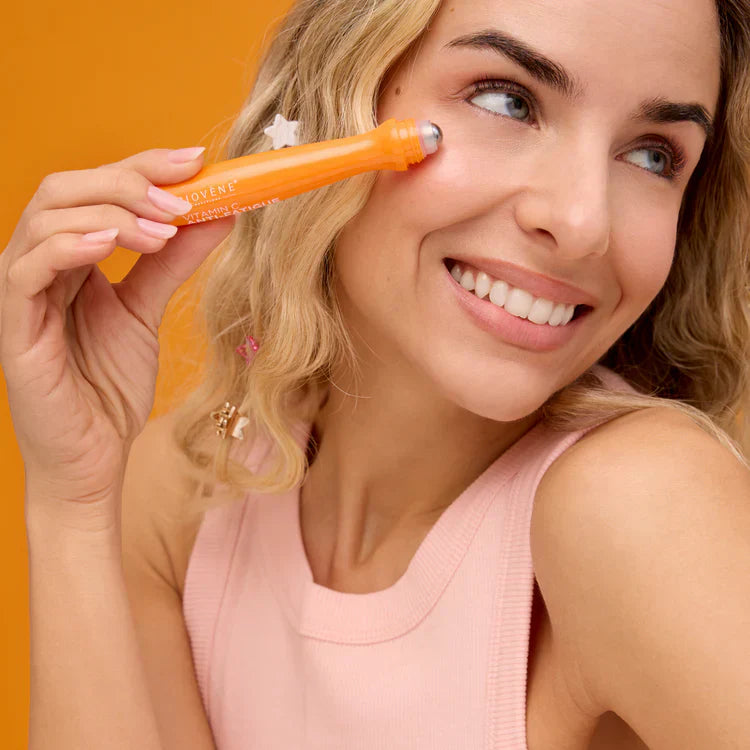 Vitamin-C-Augenroller mit 10 % Vitamin C für ein frisches und strahlendes Aussehen, 15 ml