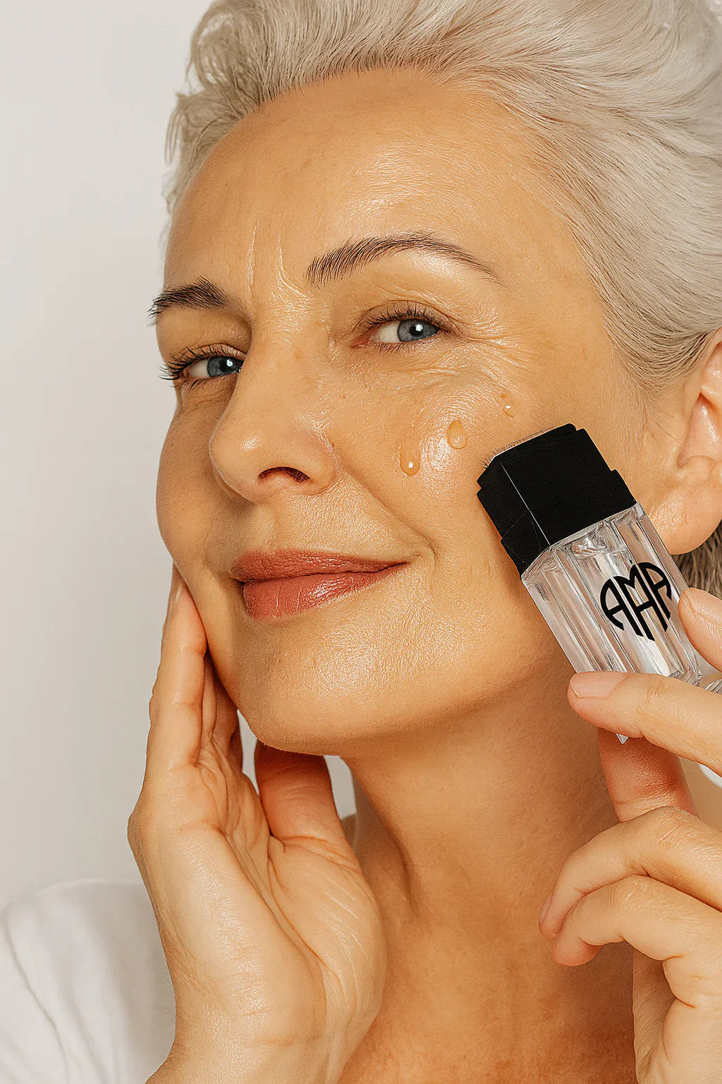 Anti-Aging-Mikroneedling-Therapie (1 Serum 10 ml + Applikator)