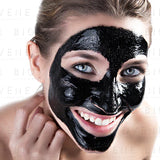 Tiefenreinigende schwarze Maske mit Aktivkohle – 100 ml