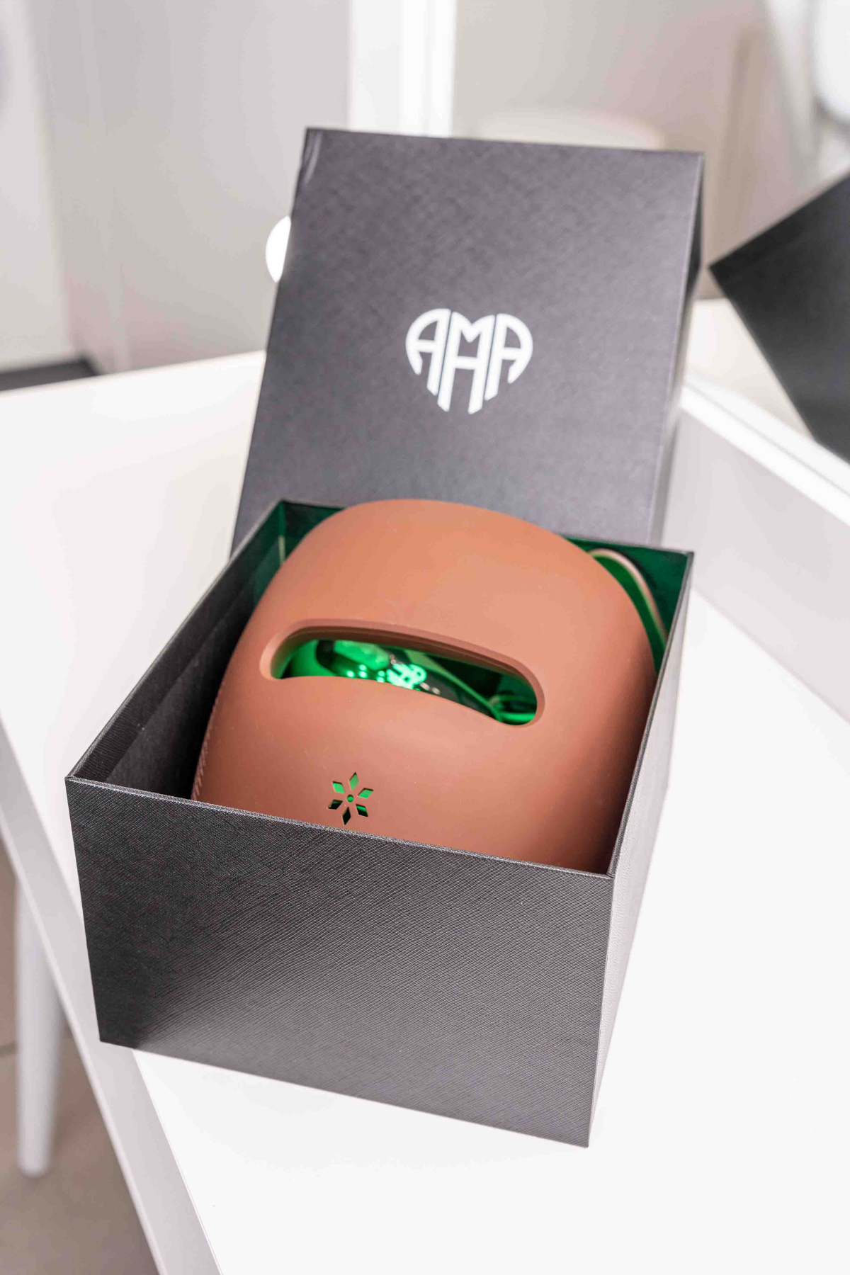4D -LED -Gesichtsmaske mit Photonentherapie - 82 LEDs x 4 Arten von Licht